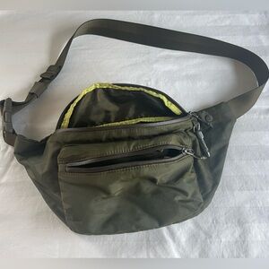 ATHLETA Via Waist Bag / Crossbody / Fanny Pack Tortuga Olive Camo